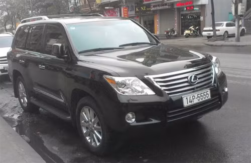 Lexus LX570 biển số tứ quý 5. Đây là một trong số rất nhiều siêu xe Lexus được đeo biển đẹp. Số 5 tượng trưng cho danh dự, uy quyền, quyền lực và sự bền vững.