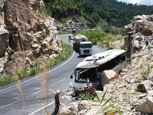 Để đảm bảo an toàn khi đổ đèo, ngoài hệ thống phanh tốt còn cần tài xế nhiều kinh nghiệm. Ảnh: Người lao động.