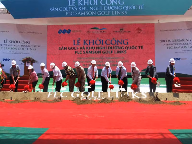 Tại Thanh Hóa, tập đoàn FLC phối hợp với UBND tỉnh Thanh Hóa vừa tiến hành khởi công dự án FLC Samson Golf Links. Đây được coi là dự án hạ tầng du lịch lớn nhất được đầu tư tại Thanh Hóa, đồng thời cũng là dự án được lãnh đạo tỉnh Thanh Hóa phê duyệt nhanh nhất từ trước tới nay.
