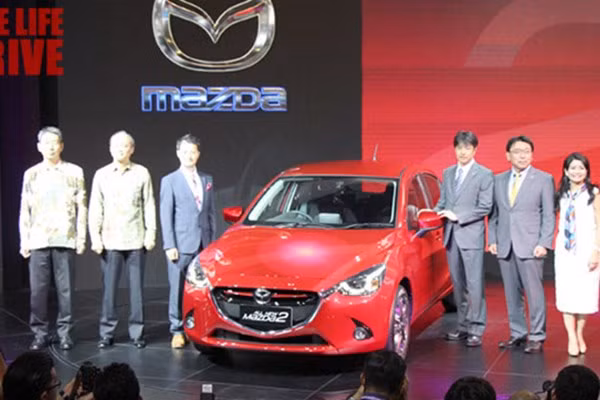 Thế hệ mới của mẫu xe nhỏ Mazda2 cũng vừa đổ bộ vào thị trường Đông Nam Á. Giá xe chưa được công bố nhưng kiểu dáng mới cùng hàng loạt công nghệ trang bị trên xe khiến Mazda2 dễ dàng trở thành tâm điểm của sự chú ý.