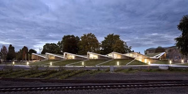 Tòa nhà chính phủ đẹp nhất (giải hội đồng chuyên môn): Columbia Building, Phần Lan.