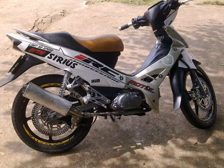 Sirius độ ống xả hầm hố của một dân chơi ở Đắk Nông.