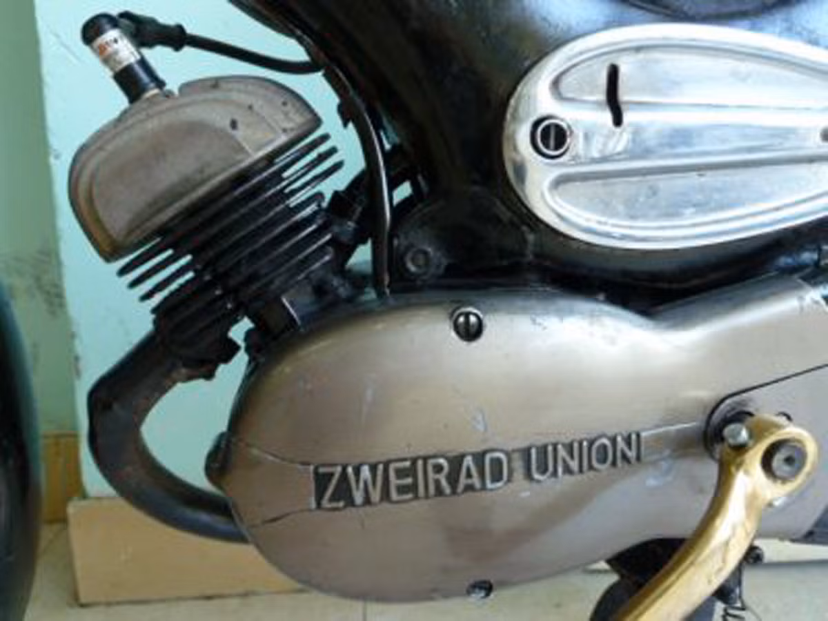 Chiếc DKW Hummel này sản xuất năm 1958, cạnh tranh với các dòng xe của Motobicane (Mỹ) tại thị trường Châu Âu lúc đó.