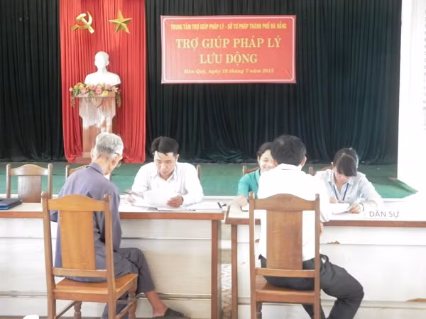 Cũng theo Chủ tịch TP Đà Nẵng, các công sở của TP sau khi bán đấu giá đều là những khu đất vàng ở trung tâm thành phố và đang thu hút nhiều nhà đầu tư. Trong ảnh là Trung tâm trợ giúp pháp lý của Sở Tư pháp TP Đà Nẵng.