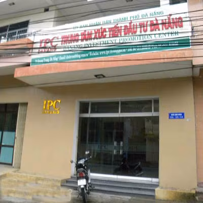 Nhiều sở ngành khác như Trung tâm Xúc tiến đầu tư, Viện Nghiên cứu phát triển kinh tế - xã hội, Sở Thanh tra, Sở Lao động - Thương binh và Xã hội, sở Nông nghiệp và Phát triển nông thôn, Ban quản lý các khu công nghiệp và chế xuất cũng nằm trong diện bán đấu giá.