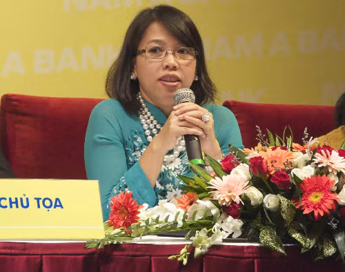 Bà Xuân Loan (sinh năm 1974) đảm nhiệm chức vụ này từ năm 2011, khi đó bà Loan được xem là nữ Chủ tịch ngân hàng trẻ nhất Việt Nam.
