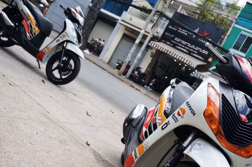 Cặp đôi Honda SH 125i phiên bản Repsol MotoGP.