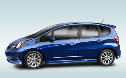 Honda Fit hybrid là dòng xe cỡ nhỏ giành được danh hiệu xe của năm 2013-2014 tại Nhật Bản. Xe được trang bị môtơ điện và cụm pin lithium-ion, thông qua hệ thống dẫn động ly hợp kép thông minh (i-DCD), đạt tốc độ tối đa 138 km/h, tốc độ cao nhất cho một chiếc xe hybrid tại Nhật Bản.