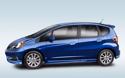 Honda Fit hybrid là dòng xe cỡ nhỏ giành được danh hiệu xe của năm 2013-2014 tại Nhật Bản. Xe được trang bị môtơ điện và cụm pin lithium-ion, thông qua hệ thống dẫn động ly hợp kép thông minh (i-DCD), đạt tốc độ tối đa 138 km/h, tốc độ cao nhất cho một chiếc xe hybrid tại Nhật Bản.