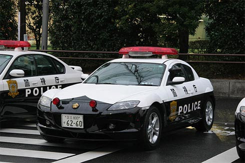 Theo phía Nhật Bản, các xe "sạch" tặng Công an Hà Nội với mục đích sử dụng làm xe cảnh sát thực hiện công vụ, với kỳ vọng đóng góp vào việc đảm bảo an ninh, phòng chống ô nhiễm không khí, bảo vệ môi trường cho TP Hà Nội. Ảnh: Một mẫu xe của cảnh sát Nhật Bản.