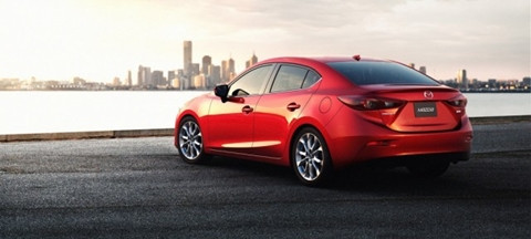 Mazda3: Vị trí đầu bảng thuộc về mẫu Mazda3. Khi sử dụng phiên bản này, người lái có thể tận dụng tiện ích từ màn hình hiển thị cũng như hệ thống giải trí tích hợp trong xe. Mặc dù công nghệ không hề thua kém các dòng xe hạng sang đang thịnh hành trên thị trường, nhưng giá thành của Mazda3 chỉ dưới mức 20.000 USD.