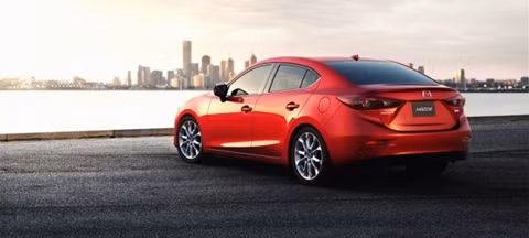 Mazda3: Vị trí đầu bảng thuộc về mẫu Mazda3. Khi sử dụng phiên bản này, người lái có thể tận dụng tiện ích từ màn hình hiển thị cũng như hệ thống giải trí tích hợp trong xe. Mặc dù công nghệ không hề thua kém các dòng xe hạng sang đang thịnh hành trên thị trường, nhưng giá thành của Mazda3 chỉ dưới mức 20.000 USD.