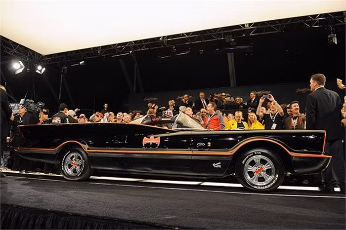 6. 1966 Batmobile 1 – 4.620.000 USD. Được hãng phim 20th Century Fox đặt hàng cho phim.