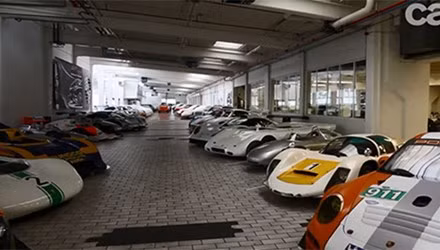 Chắc chắn bảo tàng Porsche tại thành phố Stuttgart, Đức là một trong những điểm trưng bày xe thú vị nhất trên giới.