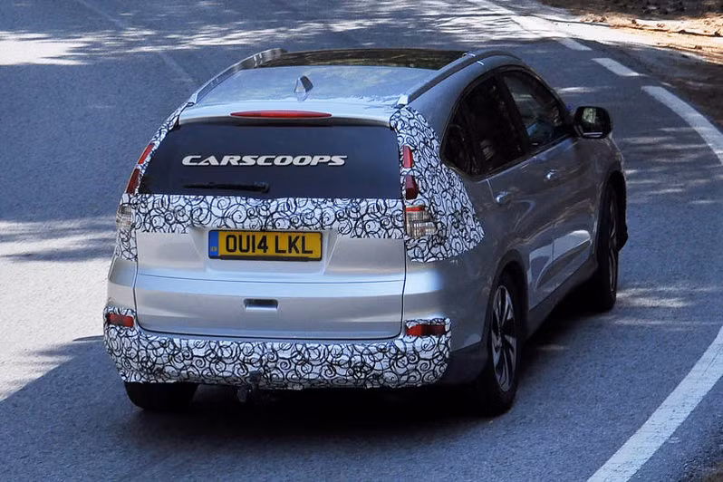 Ngoài ra, phần đuôi xe cũng sẽ có chút ít thay đổi, đặc biệt là cản sau, và có thể cấu trúc đèn đuôi cũng sẽ được điều chỉnh.