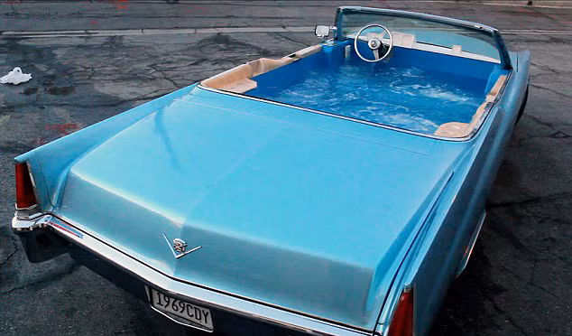 Hai nhà sáng chế này còn lắp đặt thêm hệ thống chống tràn nước vào buồng lái. Phil Weicker cho biết, họ dự định tiến hành kiểm tra tốc độ của "bồn tắm di động" này vào tháng 8 tới.