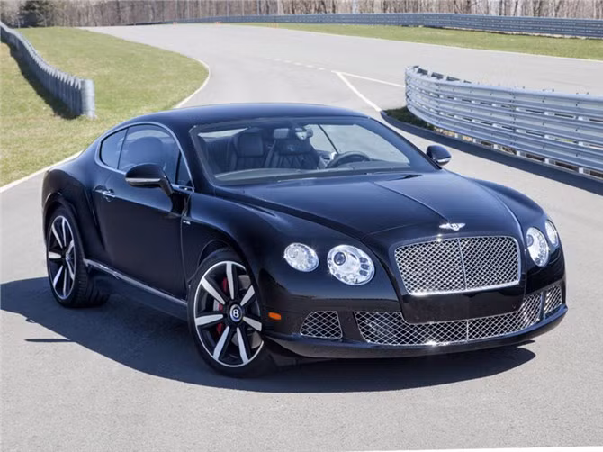 Bentley Continental Supersports 2013 có giá 291.900 USD: Công suất của xe được tăng thêm khoảng 60 mã lực, lên mức 630 mã lực, cùng một số chi tiết tái thiết kế giúp chúng nhẹ hơn khoảng 160 kg so với nguyên bản. Xe có khả năng tăng tốc từ 0-100 km/h trong 3,9 giây, trước khi đạt tốc độ tối đa 329 km/h.
