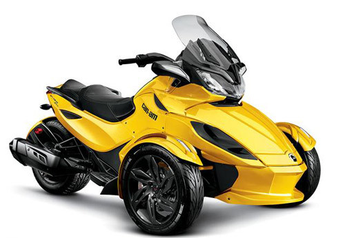 Thị trường xe 3 bánh còn có sự góp mặt của các tên tuổi khác như Can-Am Spyder và Honda Gyro Canopy. Can-Am Spyder có giá bán tại Việt Nam hơn 60.000 USD, được trang bị "tận răng" những công nghệ an toàn hàng đầu thế giới, tạo nên sự khác biệt trong dòng mô tô đường trường.