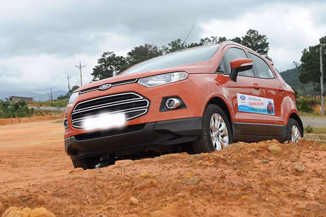 Kiểu dáng đẹp, nhiều công nghệ và gần như chưa có đối thủ, Ford Ecosport đang thay thế vị trí của đàn anh Escape một cách xuất sắc. Dòng xe này đang rất hút khách với doanh số 264 xe trong tháng 8.