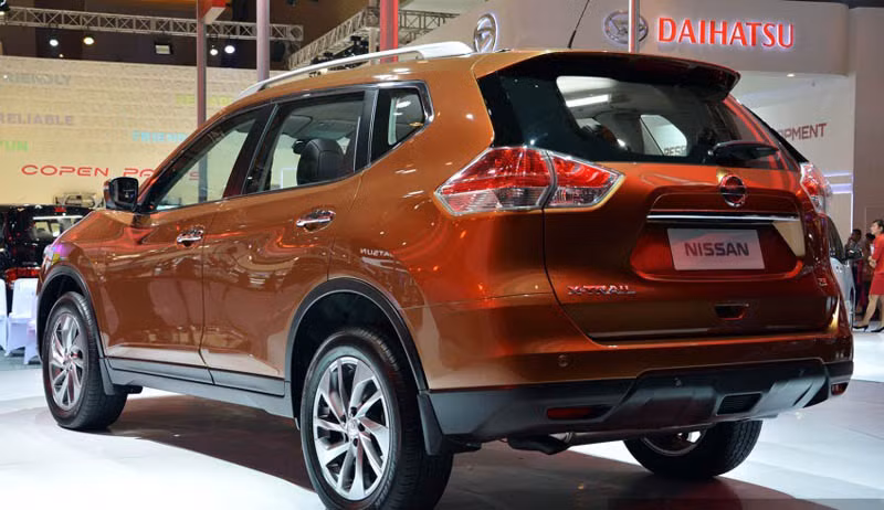 Phiên bản X-Trail 2.5 lít được trang bị thêm ga tự động, mâm lớn 18 inch.