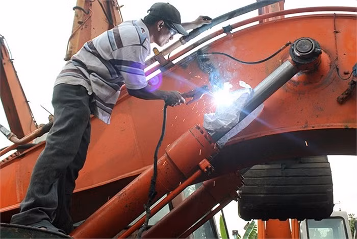 Những chiếc hư hỏng nặng sẽ bị rã toàn bộ để lấy linh kiện sửa chữa, lắp ghép cho những chiếc hư hỏng nhẹ.