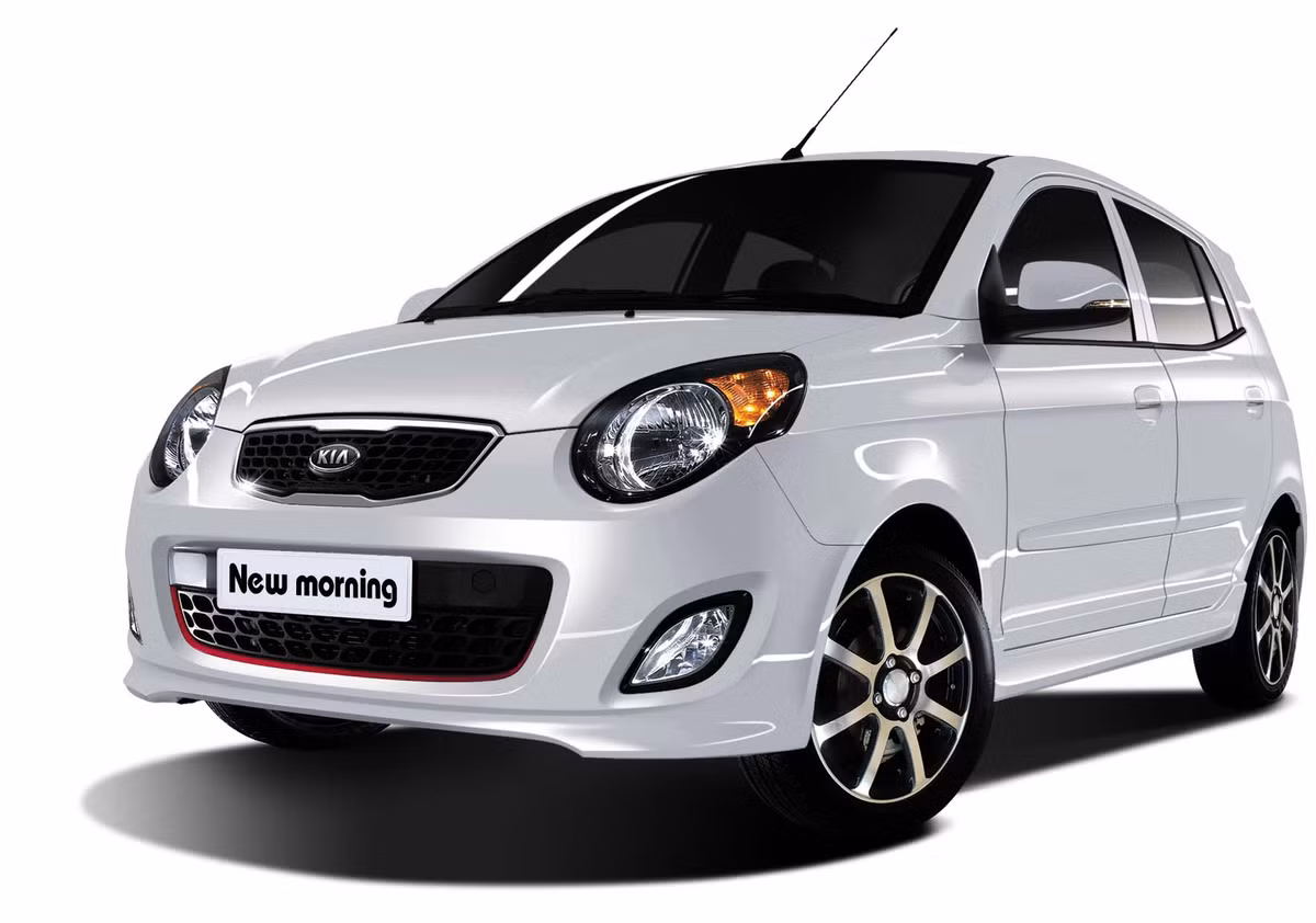 Kia Morning là mẫu xe nhỏ gọn nhưng rất năng động và linh hoạt khi di chuyển trong đô thị. Với mức giá phải chăng từ 364 - 408 triệu đồng (theo Thaco Kia), mẫu xe này chiều lòng rất nhiều khách hàng Việt.