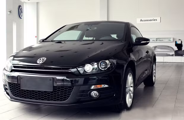 Volkswagen Scirocco: Kiểu dáng "đuôi cụt" của Scirocco cũng được nhiều người lựa chọn. Mẫu xe Châu Âu thu hút người tiêu dùng nhờ dáng vẻ thời trang và động cơ mạnh mẽ. Xe có động cơ xăng tăng áp 2.0L (210hp - 280Nm), hộp số tự động 6 cấp, dẫn động cầu trước, kiểu dáng 2+2 và giá bán 1,2 tỷ đồng.