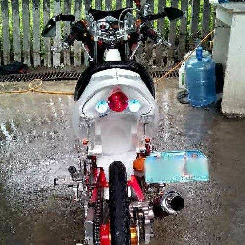 Dàn đuôi cong vút gợi cảm. Chiếc xe độ này nhận được khá nhiều lời khen ngợi từ các dân chơi Việt. Nguồn ảnh: Raider 150 Phillippines.