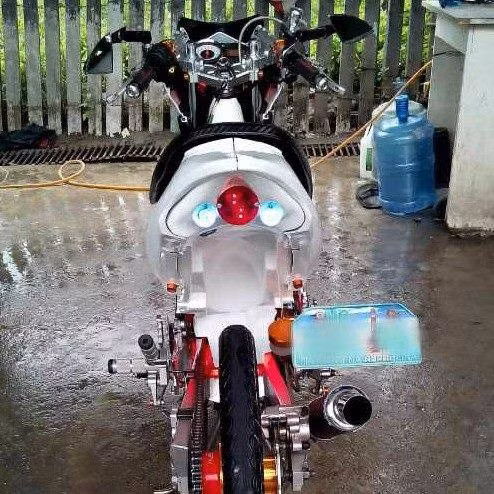 Dàn đuôi cong vút gợi cảm. Chiếc xe độ này nhận được khá nhiều lời khen ngợi từ các dân chơi Việt. Nguồn ảnh: Raider 150 Phillippines.