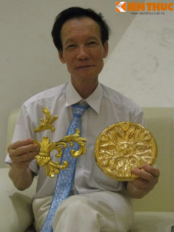 Hải đồ cổ nói về cách phân biệt vàng sứ và vàng công nghiệp. Ảnh: Hải Sơn.