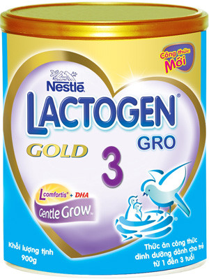 Theo quyết định về công bố giá trần, ngoài 25 nhãn sữa, khi doanh nghiệp có thay đổi về mẫu mã, hàm lượng và tên gọi sản phẩm của sữa dành cho trẻ dưới 6 tuổi, doanh nghiệp phải đăng ký và cơ quan quản lý giá có quyền thẩm tra cho phí theo 2 phương pháp là phương pháp chi phí và phương pháp so sánh. Sữa Lactogen 3 LCOMFORTISGoldLEB 105 loại 900 g có giá trần 226.000 đồng/hộp. Ảnh minh họa.