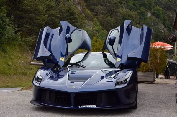 Ferrari cho biết chỉ có 499 chiếc LaFerrari nhưng có đến 1200 người đăng ký mua xe.