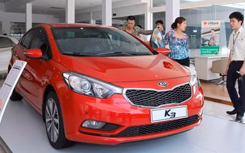Động thái mới đây, Thaco Kia cho biết, sẽ tăng giá bán lẻ các loại xe Kia tại thị trường Việt Nam từ 2-5 triệu đồng mỗi chiếc từ tháng 10/2014. Ông Bùi Kim Kha, Tổng giám đốc Thaco Kia giải thích rằng đây là động thái gần như bắt buộc nhằm đảm bảo hoạt động sản xuất, kinh doanh của toàn hệ thống.