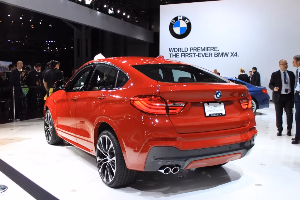 Phiên bản X4 dự kiến được Euro Auto đưa về Việt Nam là bản xDrive28i. Xe được trang bị động cơ xăng dung tích 2.0 lít, I4 tăng áp, sản sinh công suất 245 mã lực. Sức mạnh này được truyền tới 4 bánh xe thông qua hộp số tự động 8 cấp giúp X4 xDrive28i có khả năng khả năng tăng tốc 0-100km/h mất 6,4 giây.