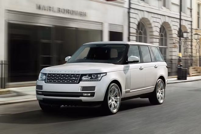 Land Rover Range Rover Sport Supercharged Autobiography 2014 giá bán 92.400 USD. Đây là phiên bản đặc biệt của dòng xe SUV cỡ lớn lừng danh của Land Rover. Xe được trang bị động cơ V8 siêu nạp dung tích 5 lít cho công suất 510 mã lực.