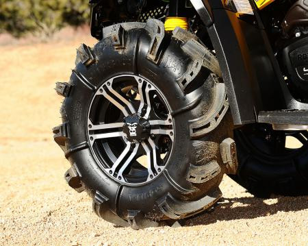 Ngoài bộ lốp Gorilla Axle Silverback với nhôm đúc bọc bên ngoài vành...