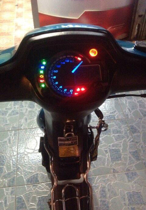 Đồng hồ Koso RX cực bắt mắt. Nguồn ảnh: Hội mê Wave Dream độ kiểng.