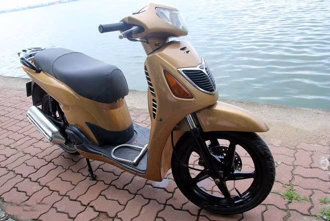 Thời điểm năm 2002, đây được xem là chiếc xe biểu tượng đẳng cấp và chỉ các đại gia mới có thể bỏ số tiền khoảng 140 triệu đồng mua xe. Mặt khác, với biển số tứ quý 8, chiếc xe là niềm mơ ước của nhiều người.