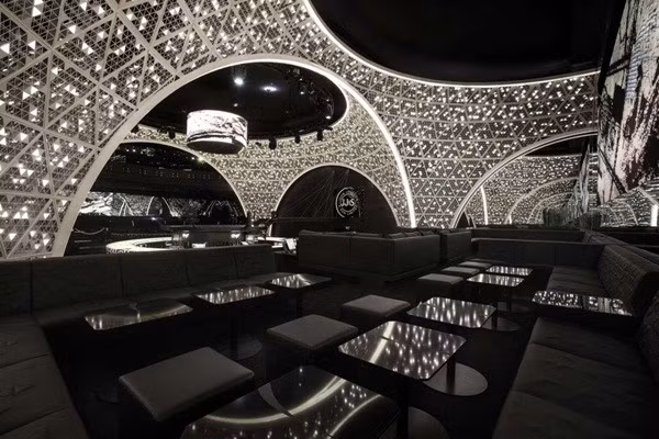 Câu lạc bộ đêm đẹp nhất (giải bình chọn trực tuyến): BIBOSS LTD, Bulgaria.