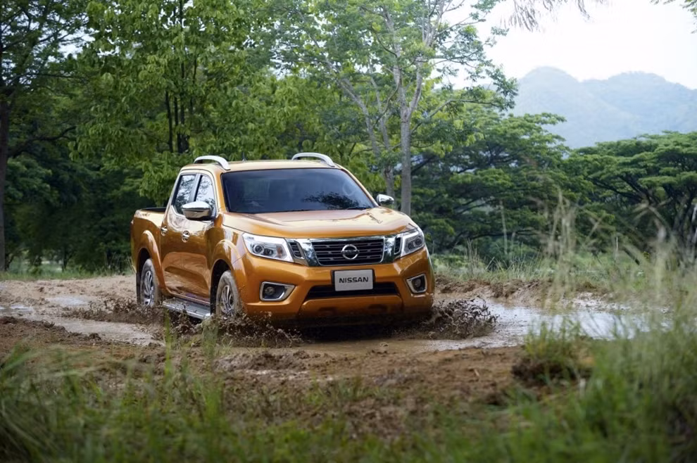 Nissan Navara: Sau khi được vén màn tại Thái Lan vào đầu tháng 6 vừa qua, mẫu pick-up Navara hoàn toàn mới với thiết kế hiện đại, đậm chất cơ bắp đang chuẩn bị kế hoạch “đổ bộ” vào thị trường nước ta vào cuối năm nay.