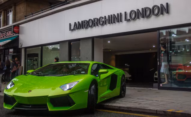 Anh Quốc: Giá của một chiếc Scion FR-S mới tại Anh là 39.031 USD (so với mức 25.800 USD bán tại Mỹ), không quá đắt. Nhưng để sở hữu một chiếc xe được bảo hiểm đầy đủ tại đây thật sự là một điều khó nhằn. Một chiếc xe cũ có giá 1.000 bảng Anh sẽ phải cõng một mức bảo hiểm lên đến 4.500-9.000 bảng – một con số khiến người mua phải dè chừng.