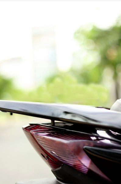 Đuôi xe vểnh cao, đầy cá tính.