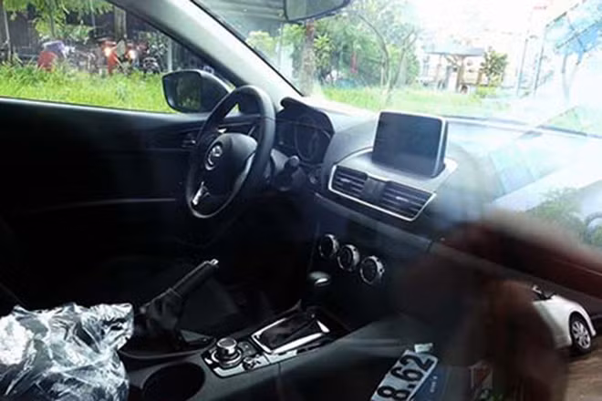 Mazda3 2014 thay đổi khá nhiều về thiết kế và công nghệ và sẽ có phiên bản "nội" vào cuối năm nay.