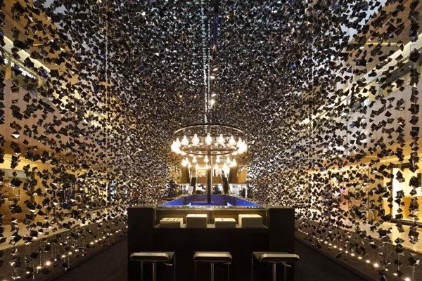 Cửa hàng đẹp nhất (Giải bình chọn trực tuyến): Hublot Pop-up Store, Singapore.