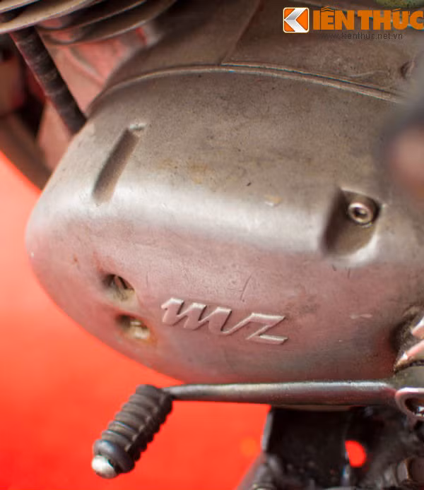 MZ là một phần của hãng xe DKW nổi tiếng, chuyên sản xuất mô tô của Đức. Một phần của DKW được chuyển cho Liên xô để đền bù chi phí sau chiến tranh. Nhà máy MZ bắt đầu đi vào hoạt động năm 1946 và cho ra đời sản phẩm đầu tiên vào năm 1949.