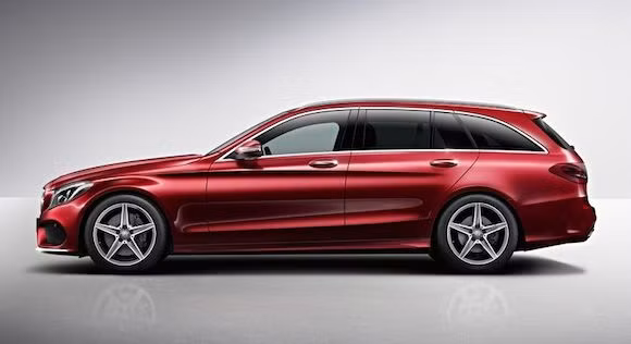 Cũng như những chiếc xe được gắn mác AMG, C-Class Estate được nâng cấp ở hàng loạt chi tiết, nhằm tạo ra sự khác biệt về ngoại hình và hiệu suất với những mẫu xe tiêu chuẩn.