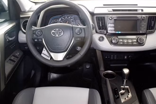 Do phải chịu nhiều loại thuế và chi phí nên giá xe ở mức khá ngất ngưởng trên 2 tỷ đồng. Dòng xe này chủ yếu được nhập về từ Mỹ.