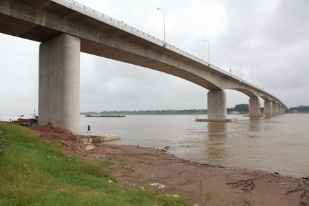 Dự án cầu Vĩnh Thịnh có tổng mức đầu tư trên 137 triệu USD. Tổng thể cầu và đường dẫn có chiều dài 5.487 m (trong đó cầu dài 4.480 m và đường hai đầu cầu dài 1.007 m), tốc độ thiết kế 80 km/h, cho 4 làn xe chạy. Cầu Vĩnh Thịnh được đưa vào sử dụng sẽ kết nối 2 trục hướng tâm (Quốc lộ 32 và Quốc lộ 2), các tuyến đường cao tốc Nội Bài-Lào Cai, đường Hồ Chí Minh để tạo thành một hệ thống giao thông hoàn chỉnh...