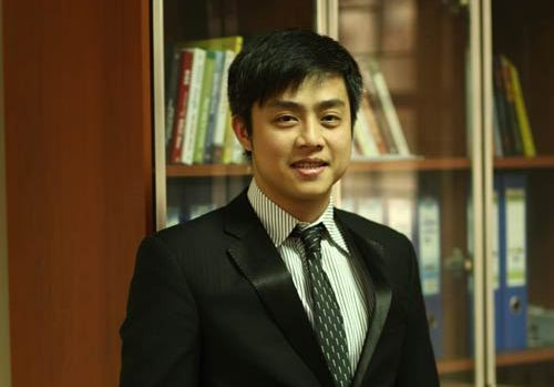 Sở hữu vẻ đẹp trai trời phú không phải là điều nổi bật nhất ở Trịnh Minh Giang. Mới hơn 30 tuổi nhưng hiện anh đang là CEO của Công ty sách Alpha Books.