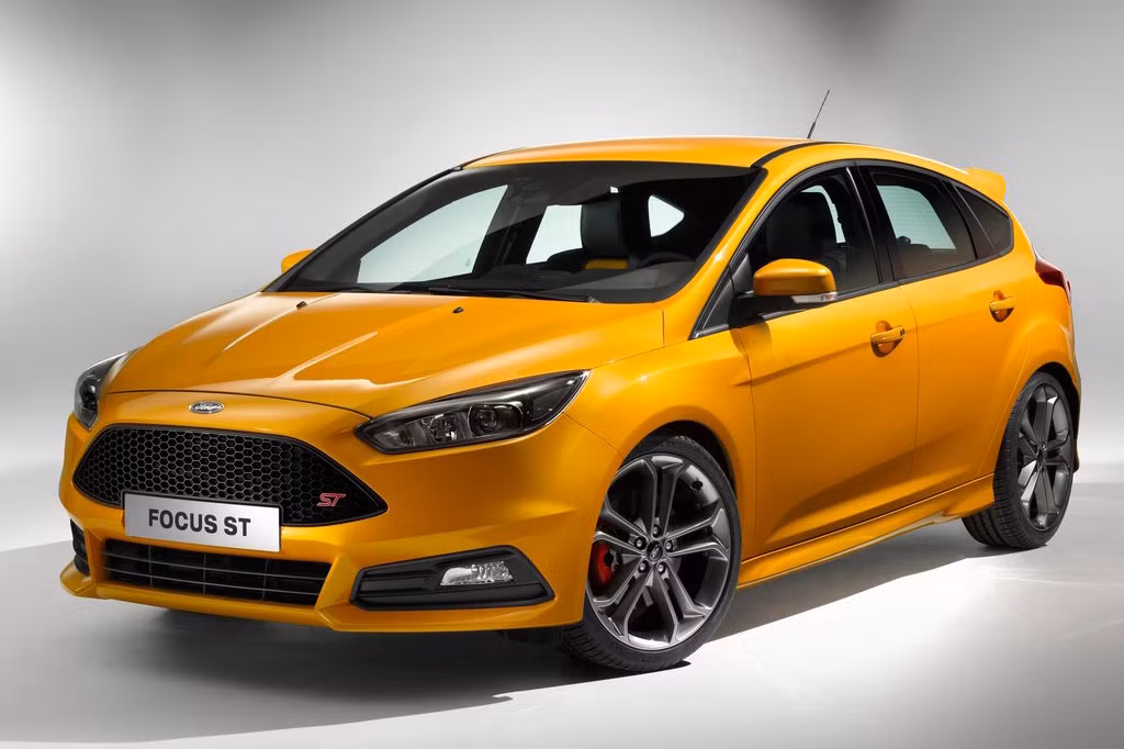 Ford cũng nâng cấp hệ thống Active City Stop, giúp xe tự động phanh khi xe di chuyển trên 50km/h trong thành phố và hệ thống này phát hiện có nguy hiểm phía trước. Được biết, Focus ST 2015 có thể đặt hàng vào mùa thu năm nay tại châu Âu và chính thức được bán ra vào đầu năm 2015.